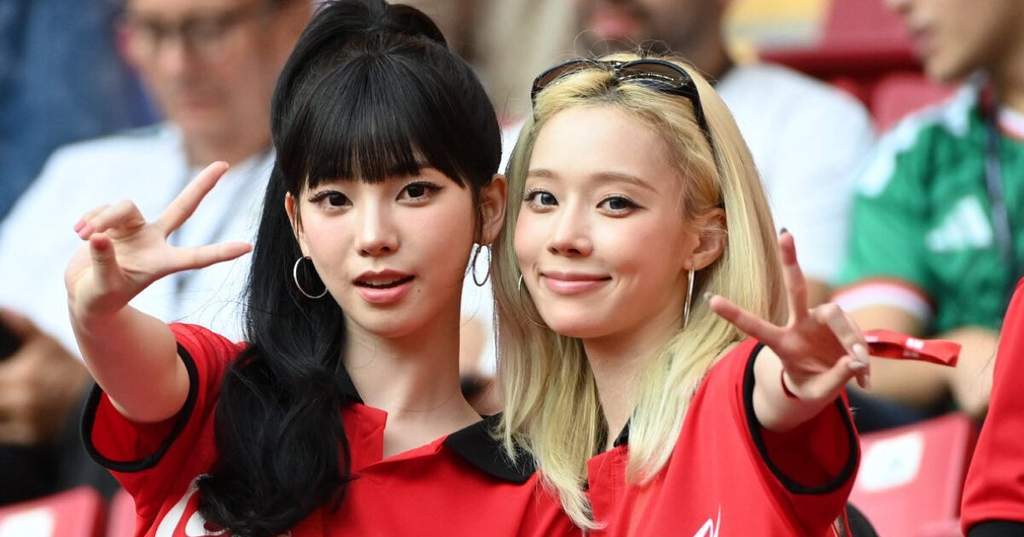 Winter dan Karina aespa saat menghadiri acara variety show JTBC