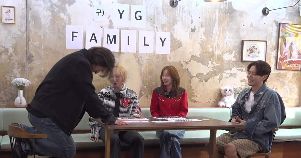 Daesung BIGBANG Berlutut Minta Maaf kepada Minzy 2NE1