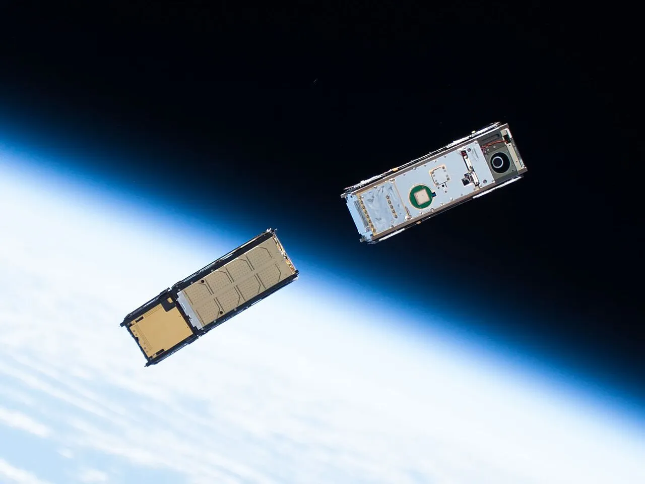 Mengenal Satelit Buatan, Sejarah dan Peran Vital di Angkasa