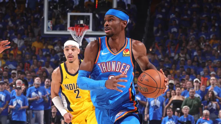 Shai Gilgeous-Alexander saat membawa bola dalam pertandingan Game 7 Final NBA melawan Indiana Pacers
