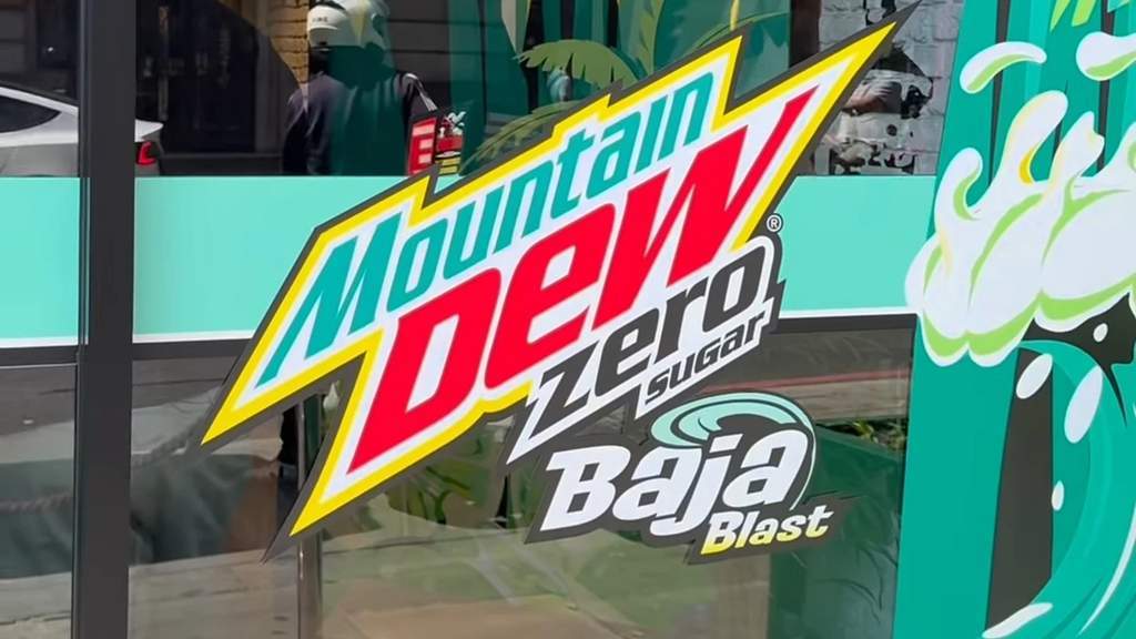 Minuman ikonik Mountain Dew Baja Blast resmi tersedia di gerai Taco Bell UK Inggris
