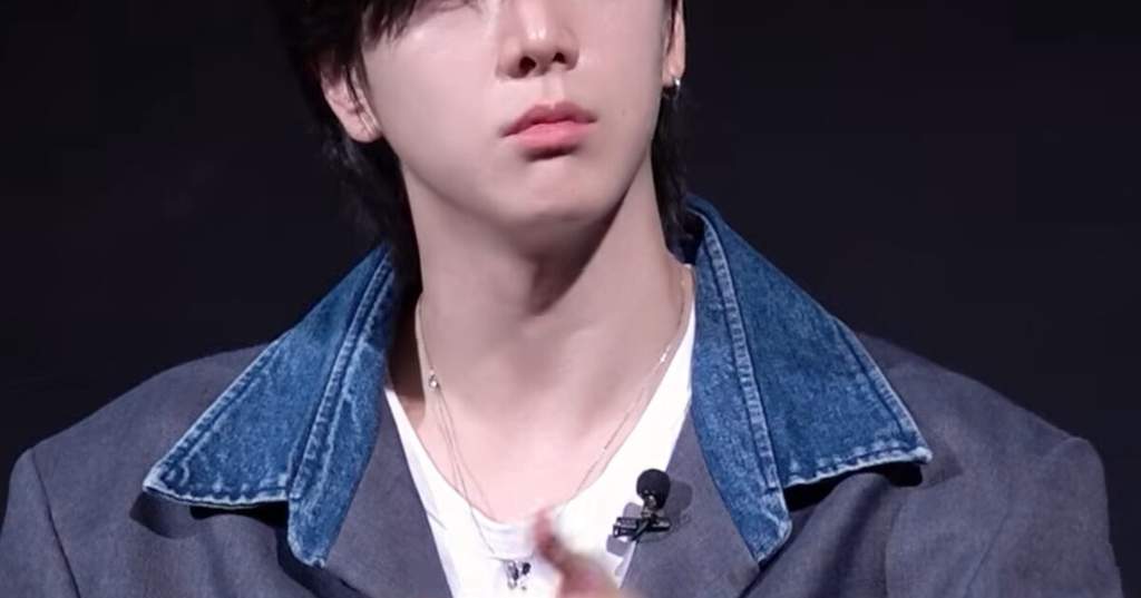 Younghoon THE BOYZ saat tampil di acara YouTube dan memberikan pengakuan yang memicu perdebatan