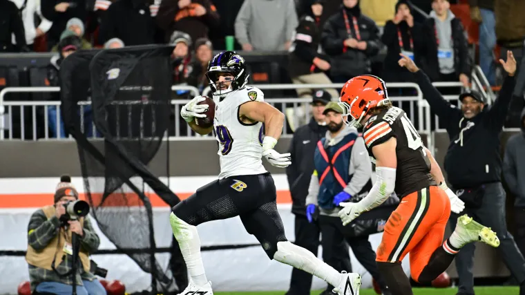 Mark Andrews melakukan selebrasi setelah mencetak touchdown viral untuk Baltimore Ravens