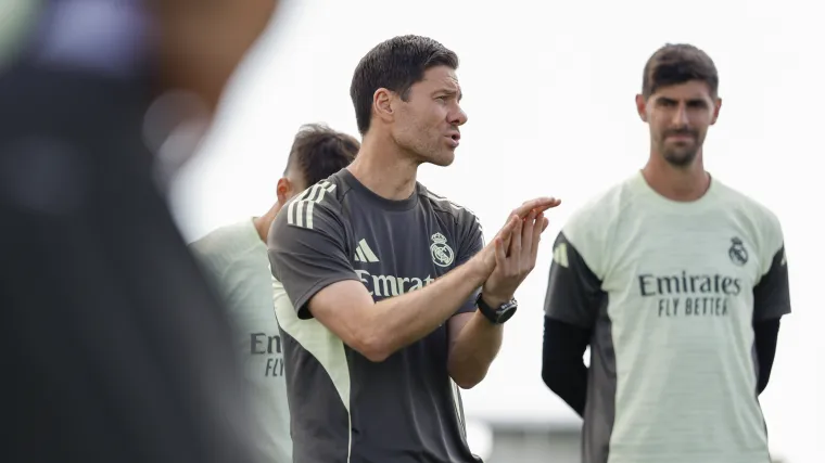 Real Madrid Pantau Javi Guerra, Target Man Utd Pengganti Kroos