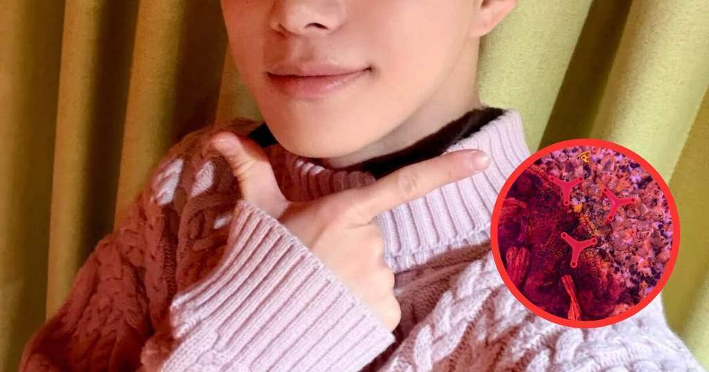 Tangkapan layar unggahan pizza unik Jungwoo NCT dengan topping jagung utuh dan keripik kentang