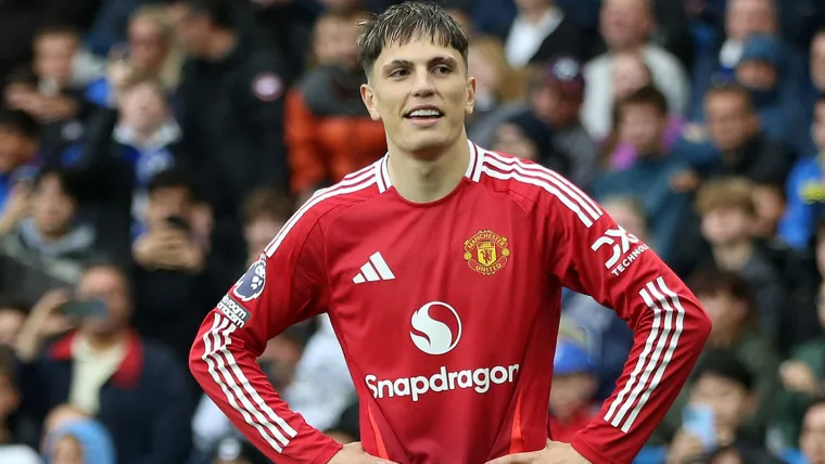 Momen gol Alejandro Garnacho dianulir karena offside Joshua Zirkzee dalam laga melawan Brighton